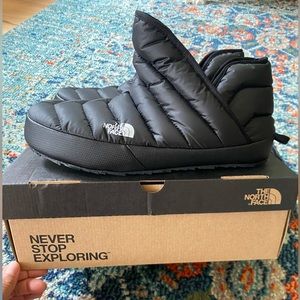 The North Face Women's Thermoball Traction Bootie in black size 9 new in box